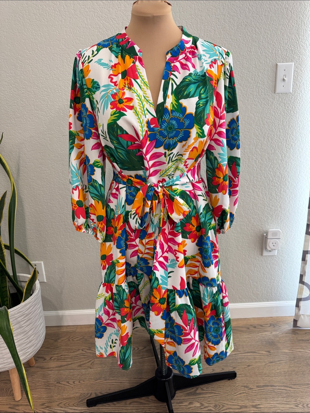 Floral Tie-Waist V-Neck Dress in White Multi